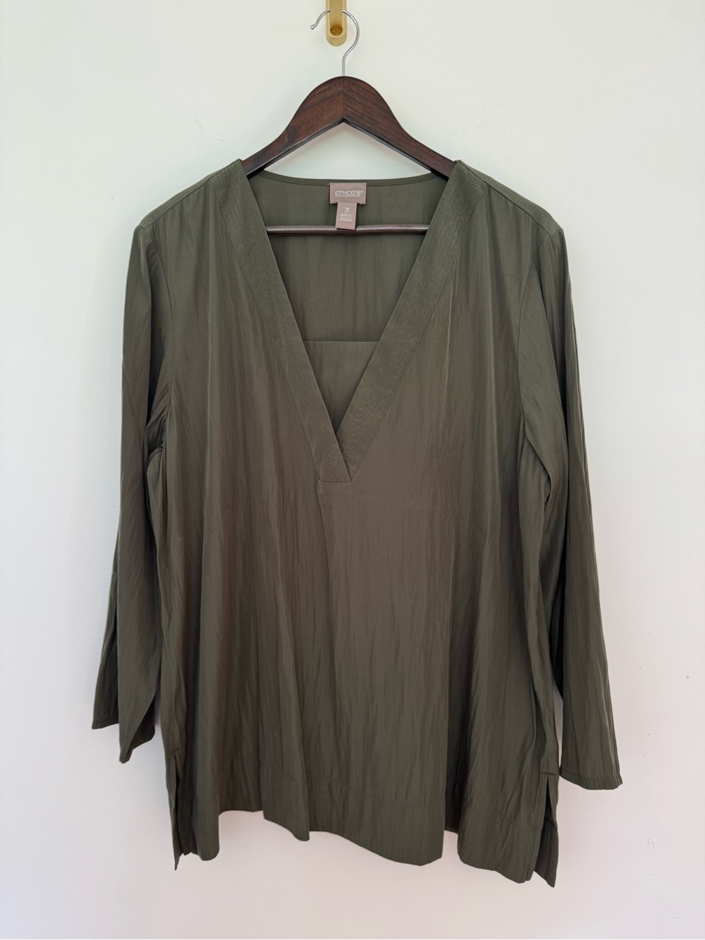 Chico’s olive green V neck tunic blouse size 3 XL long sleeve relaxed fit